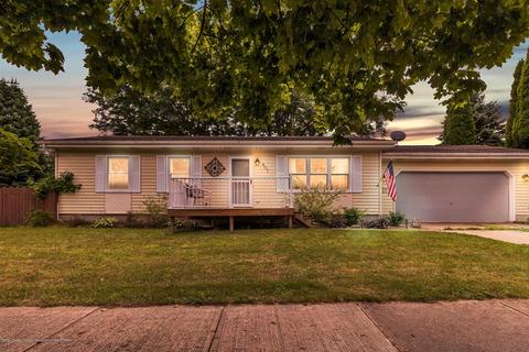 407 Creeping Brook Cir, Dewitt, MI 48820 photo 1