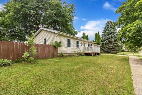 407 Creeping Brook Cir, Dewitt, MI 48820 photo 2