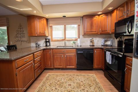5524 Strawberry Ln, Haslett, MI 48840 photo 9