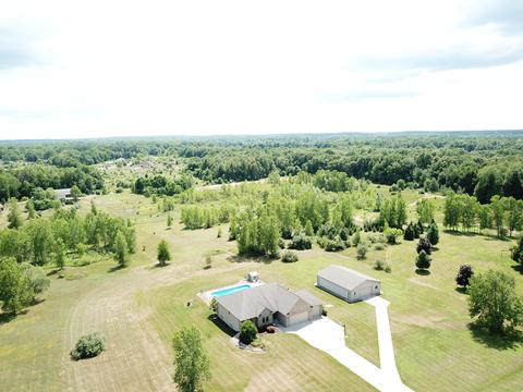 6415 Red Fox Ln, Perry, MI 48872 photo 4