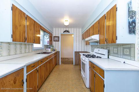 706 Turner St, Dewitt, MI 48820 photo 6