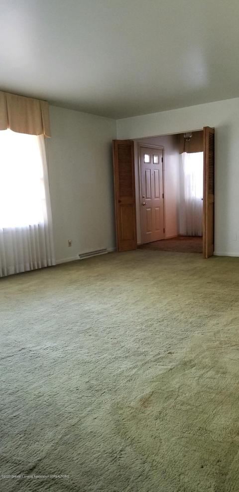 721 Robins Rd, Lansing, MI 48917 photo 7