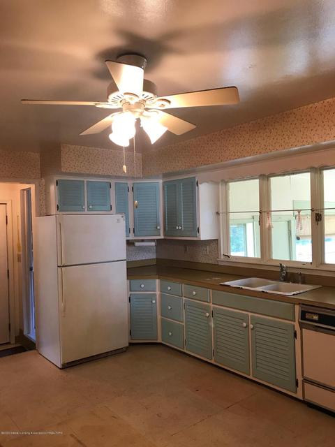 721 Robins Rd, Lansing, MI 48917 photo 9