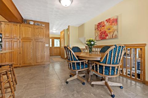 8402 S Loomis Rd, Dewitt, MI 48820 photo 6