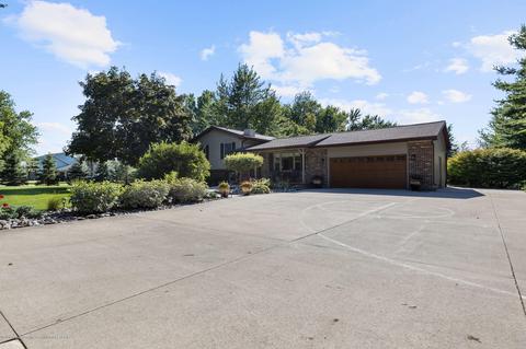 8402 S Loomis Rd, Dewitt, MI 48820 photo 2