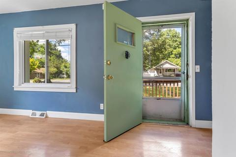 100 E Cavanaugh Rd, Lansing, MI 48910 photo 3