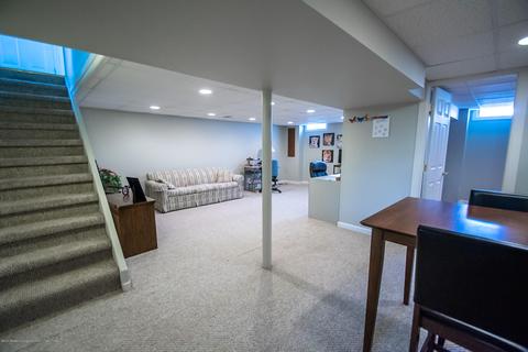 901 Kendon Dr, Lansing, MI 48910 photo 17
