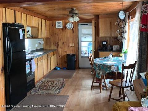 307 E Corunna Ave, Corunna, MI 48817 photo 6