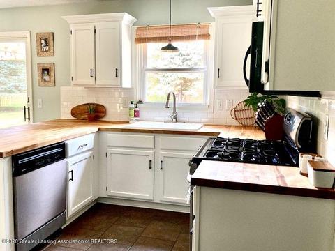 1240 Castlewood Cir, Dewitt, MI 48820 photo 17