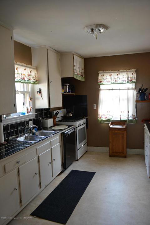 2201 Alpha St, Lansing, MI 48910 photo 6