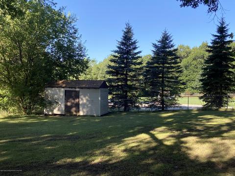 15406 Gary Ln, Bath, MI 48808 photo 6