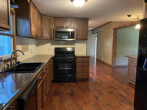 15406 Gary Ln, Bath, MI 48808 photo 10