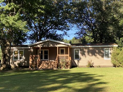 15406 Gary Ln, Bath, MI 48808 photo 2