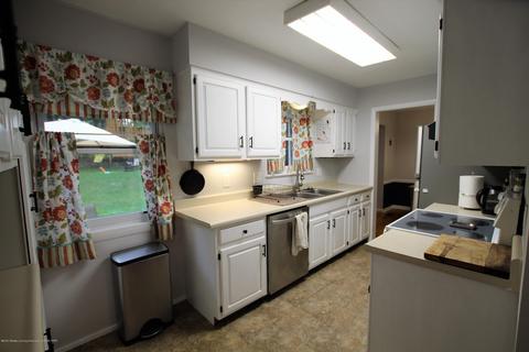 5585 Hallendale Rd, Haslett, MI 48840 photo 10