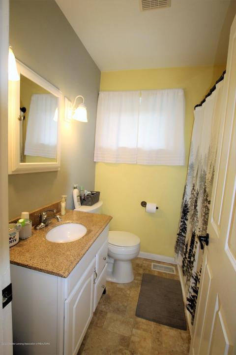 5585 Hallendale Rd, Haslett, MI 48840 photo 29