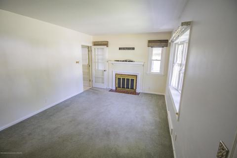 1515 Berkeley Dr, Lansing, MI 48910 photo 3