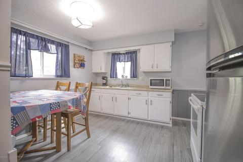 1203 Victoria Dr, Lansing, MI 48911 photo 3