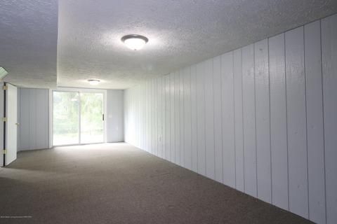 1203 Victoria Dr, Lansing, MI 48911 photo 9