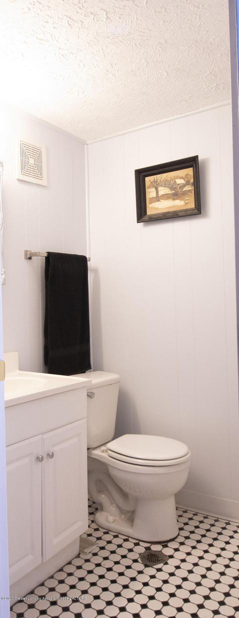 1203 Victoria Dr, Lansing, MI 48911 photo 8