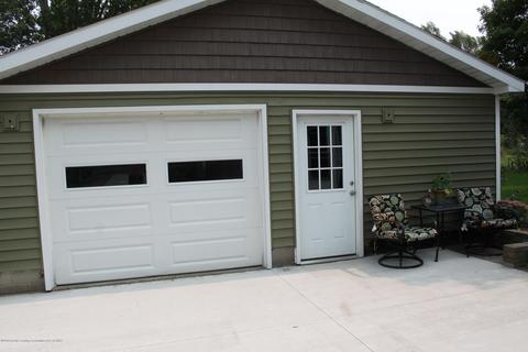 316 N Madison St, Perry, MI 48872 photo 5