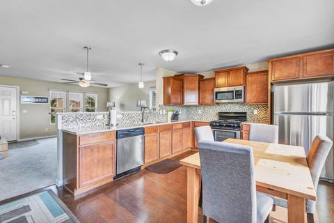 1324 Wickham Dr, Lansing, MI 48906 photo 7