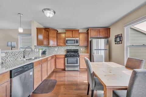 1324 Wickham Dr, Lansing, MI 48906 photo 8