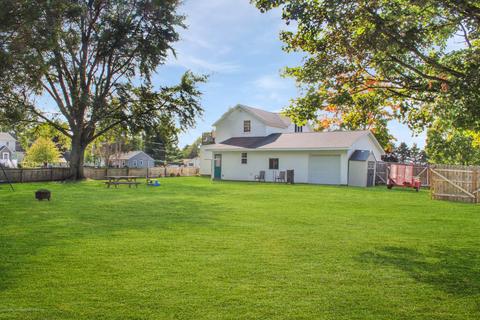 330 N Pine St, Fowler, MI 48835 photo 3