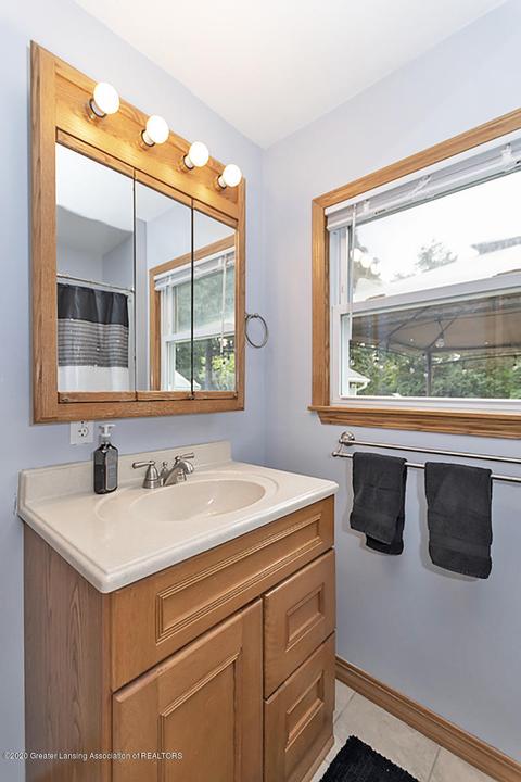 1013 Maycroft Rd, Lansing, MI 48917 photo 15