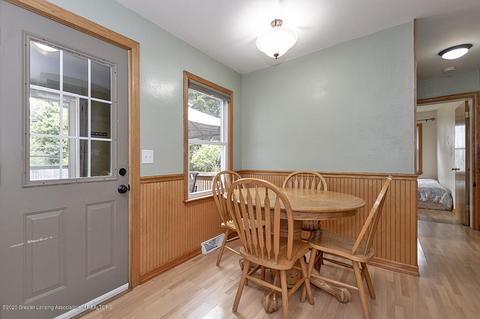 1013 Maycroft Rd, Lansing, MI 48917 photo 9