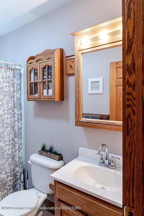 609 E Walker St, Saint Johns, MI 48879 photo 12
