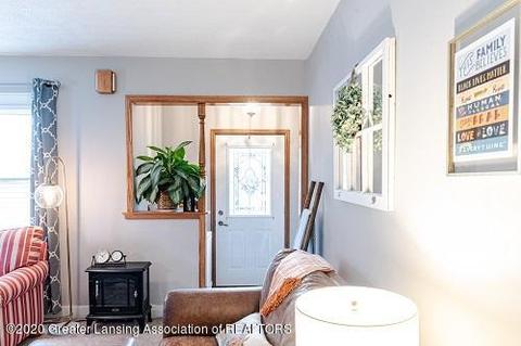 609 E Walker St, Saint Johns, MI 48879 photo 9