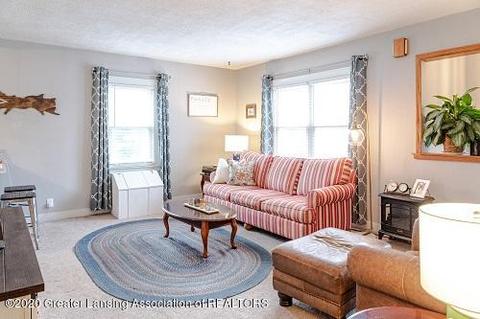 609 E Walker St, Saint Johns, MI 48879 photo 8