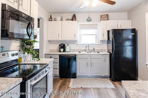 609 E Walker St, Saint Johns, MI 48879 photo 5