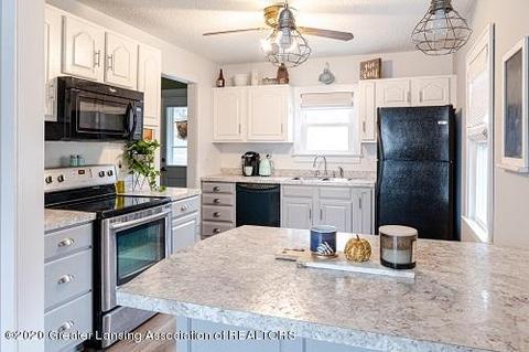 609 E Walker St, Saint Johns, MI 48879 photo 4