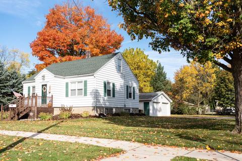 609 E Walker St, Saint Johns, MI 48879 photo 1