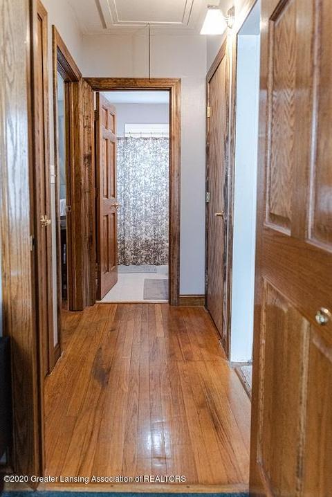 609 E Walker St, Saint Johns, MI 48879 photo 11