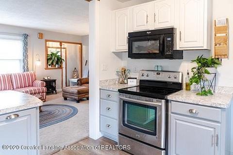 609 E Walker St, Saint Johns, MI 48879 photo 7