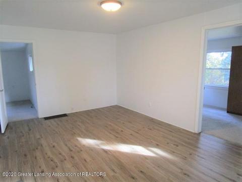 1010 W Dill Rd, Dewitt, MI 48820 photo 3