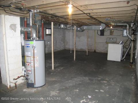 1126 Hapeman St, Lansing, MI 48915 photo 8