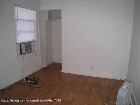1126 Hapeman St, Lansing, MI 48915 photo 4