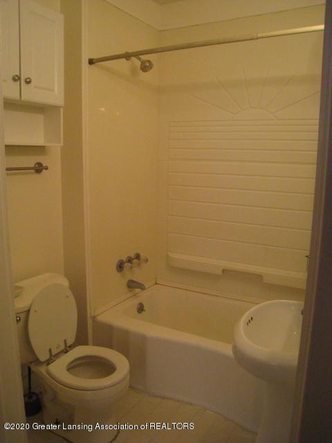 1126 Hapeman St, Lansing, MI 48915 photo 5