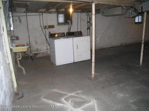 1126 Hapeman St, Lansing, MI 48915 photo 9