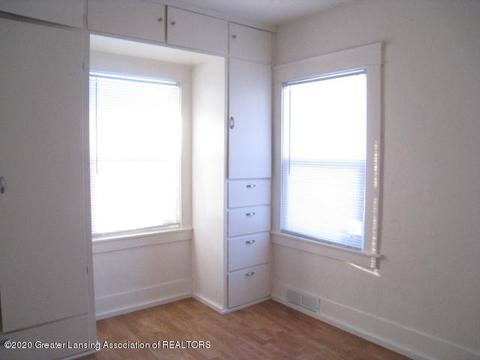 1126 Hapeman St, Lansing, MI 48915 photo 3