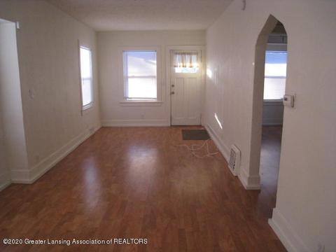1126 Hapeman St, Lansing, MI 48915 photo 2
