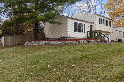 2524 Solomon Dr, Lansing, MI 48910 photo 2