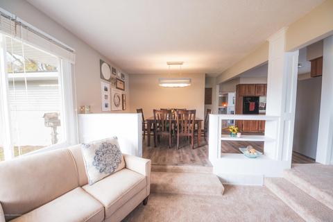 1406 Maycroft Rd, Lansing, MI 48917 photo 8