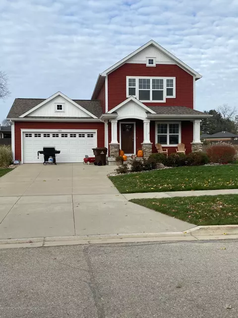 1071 Oakwood Dr, Dewitt, MI 48820 photo 1