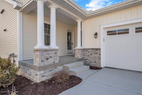 5322 E Hawk Hollow Dr, Bath, MI 48808 photo 3