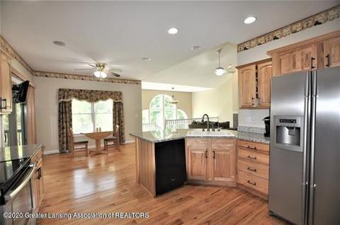 511 Riverwalk Dr, Mason, MI 48854 photo 9