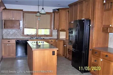 6357 W Parks Rd, Saint Johns, MI 48879 photo 10